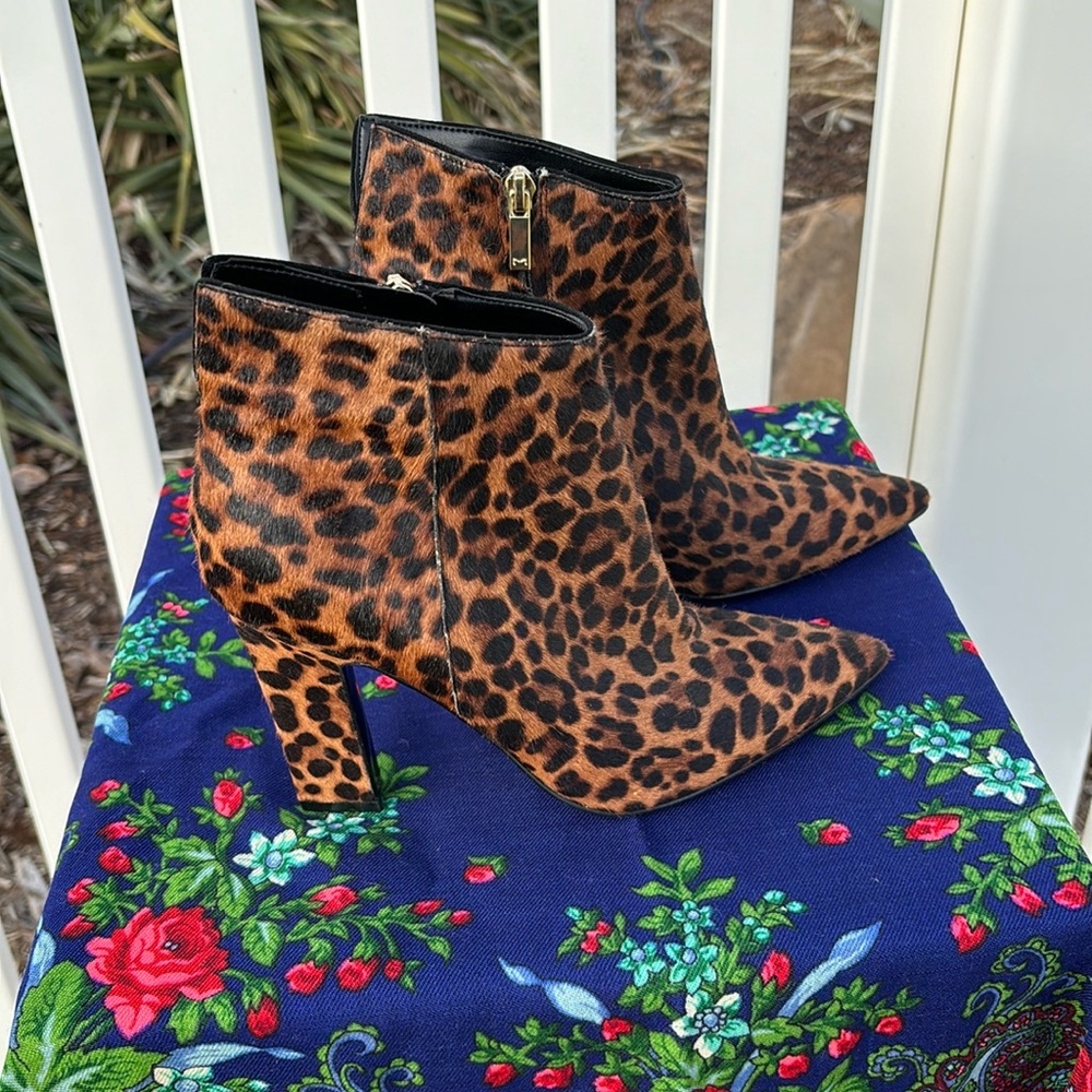 Marc Fisher LTD Leopard Hide on Hair Inside ZIP Booties Size 6.5